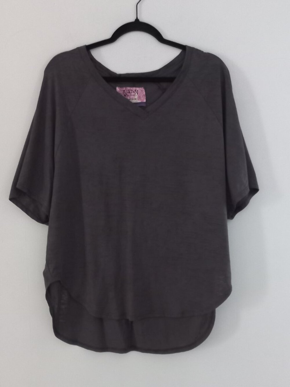 NATION LTD V-neck raglan sleeve grey t shirt
